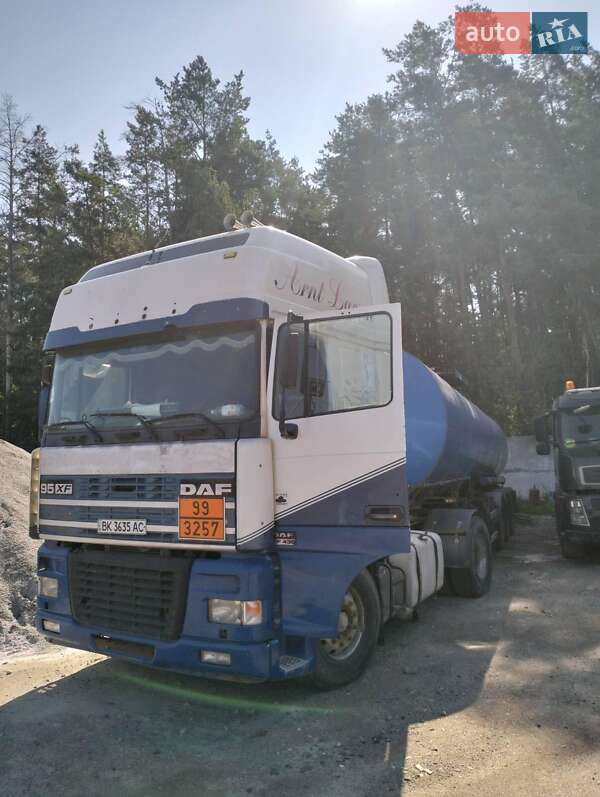 Цистерна DAF XF 95 1999 в Рівному