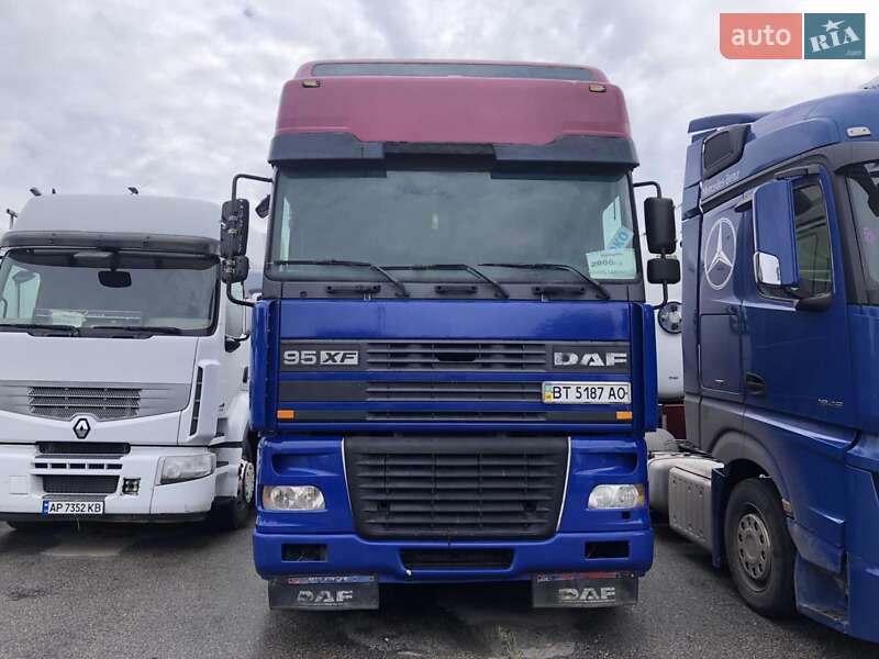 Тягач DAF XF 95 2000 в Виннице