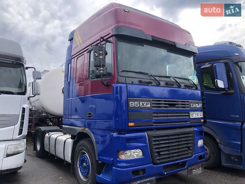 Тягач DAF XF 95 2000 в Виннице
