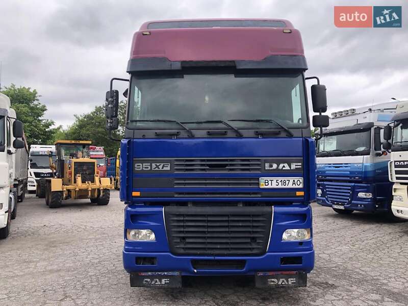 Тягач DAF XF 95 2000 в Виннице