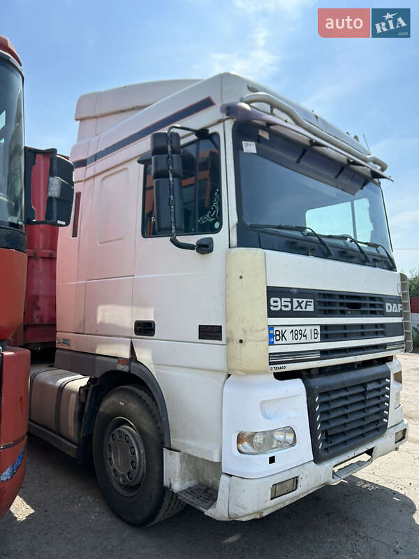 Тягач DAF XF 95 2000 в Костополе
