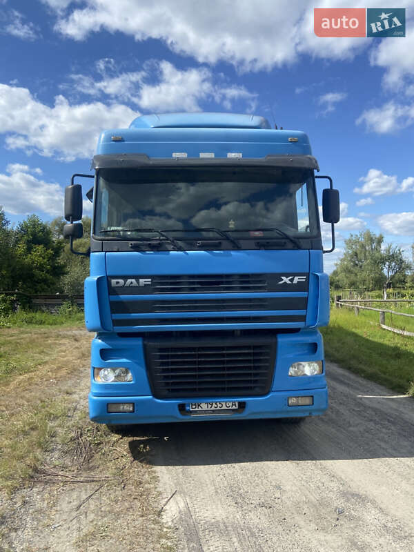 Грузовой фургон DAF XF 95 2004 в Рокитном