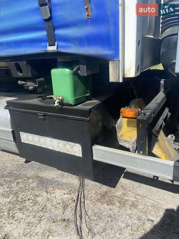 Грузовой фургон DAF XF 95 2004 в Рокитном