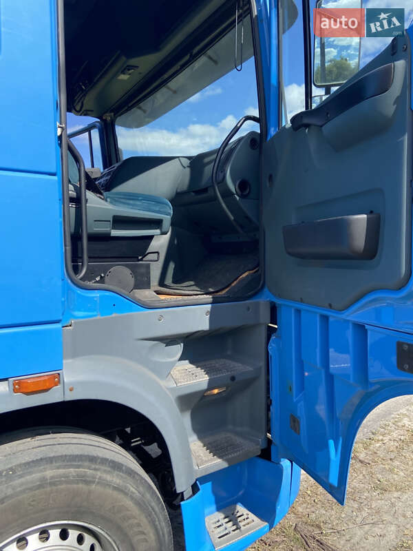 Грузовой фургон DAF XF 95 2004 в Рокитном