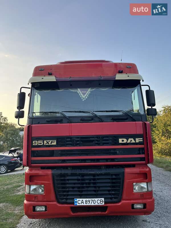 Контейнеровоз DAF XF 95 2001 в Умани