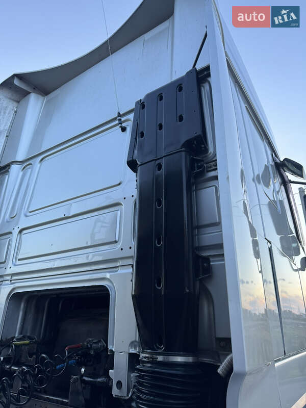 Тягач DAF XF 95 2006 в Самборе