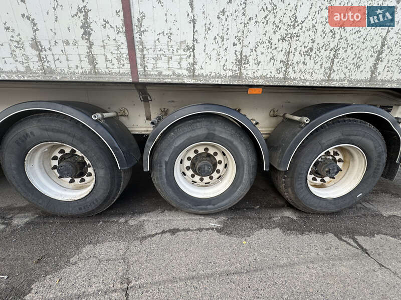 Зерновоз DAF XF 95 2006 в Остроге