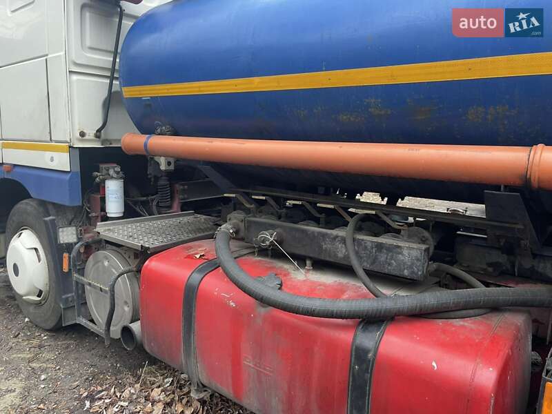 Бензовоз DAF XF 95 2003 в Киеве