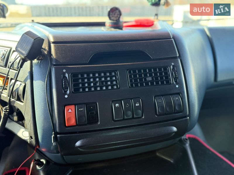 Контейнеровоз DAF XF 95 2002 в Вознесенську