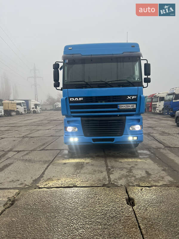 Контейнеровоз DAF XF 2005 в Одессе