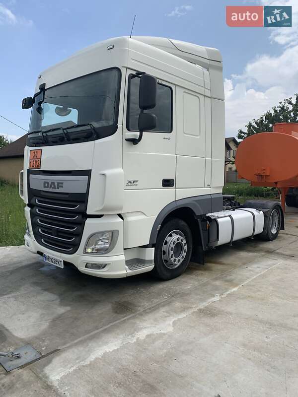 Тягач DAF XF 2015 в Дніпрі