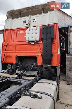 Тягач DAF XF 2000 в 