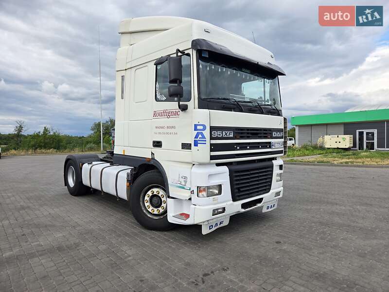 Тягач DAF XF 2001 в 