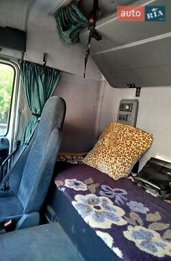 Тягач DAF XF 2001 в 