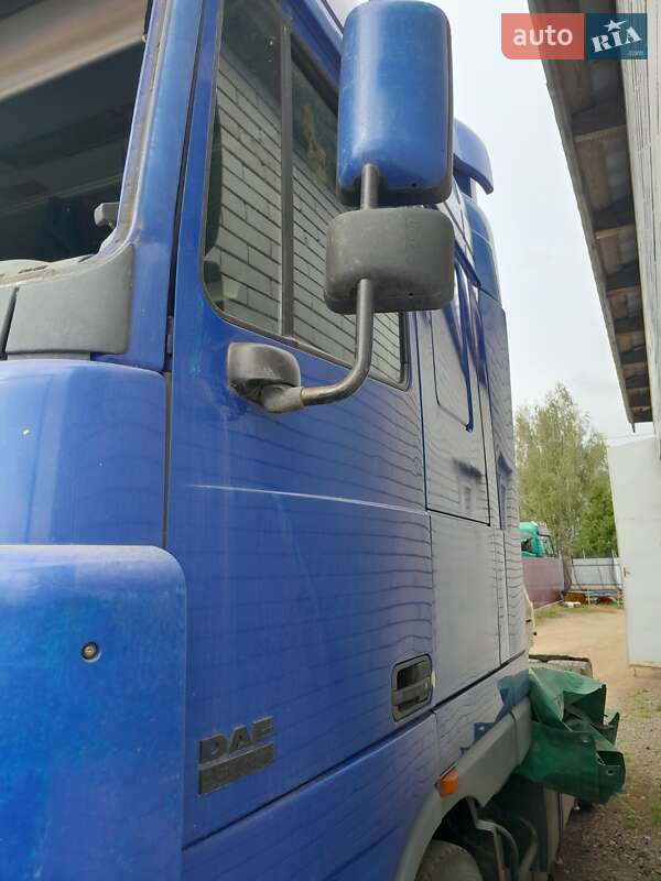 Тягач DAF XF 2003 в 