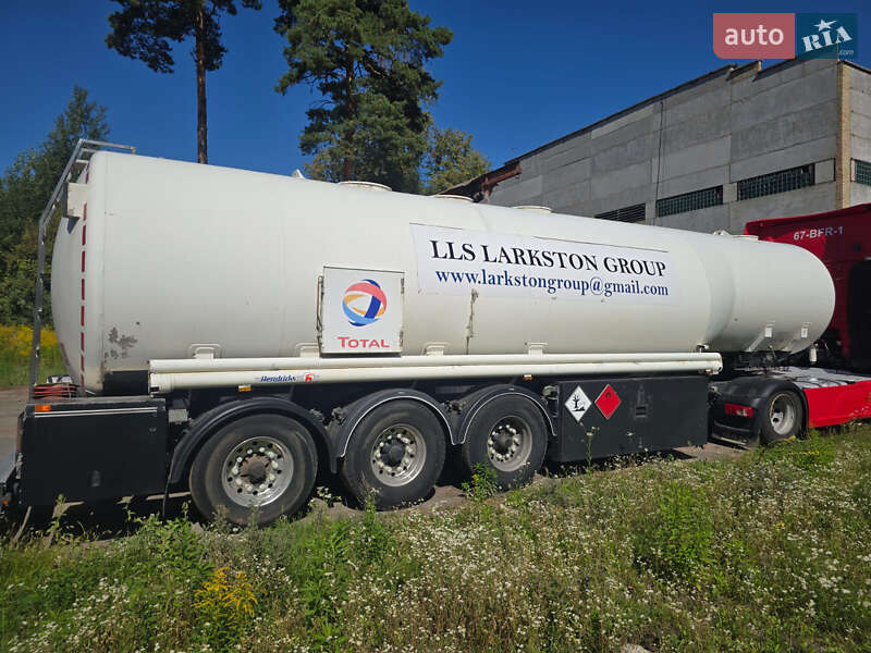 Бензовоз DAF XF 2015 в Киеве