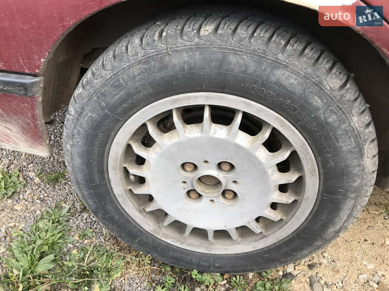 Седан Daihatsu Applause 1993 в Сторожинце