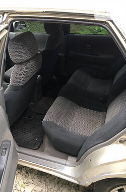 Лифтбек Daihatsu Applause 1999 в 