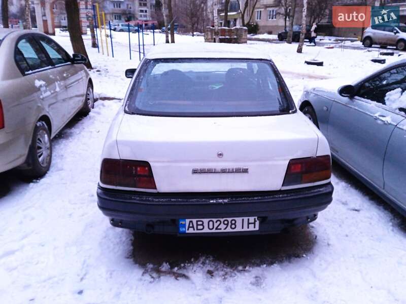 Седан Daihatsu Applause 1991 в Шептицькому