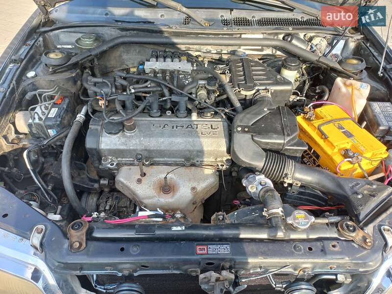Седан Daihatsu Applause 1990 в Дніпрі