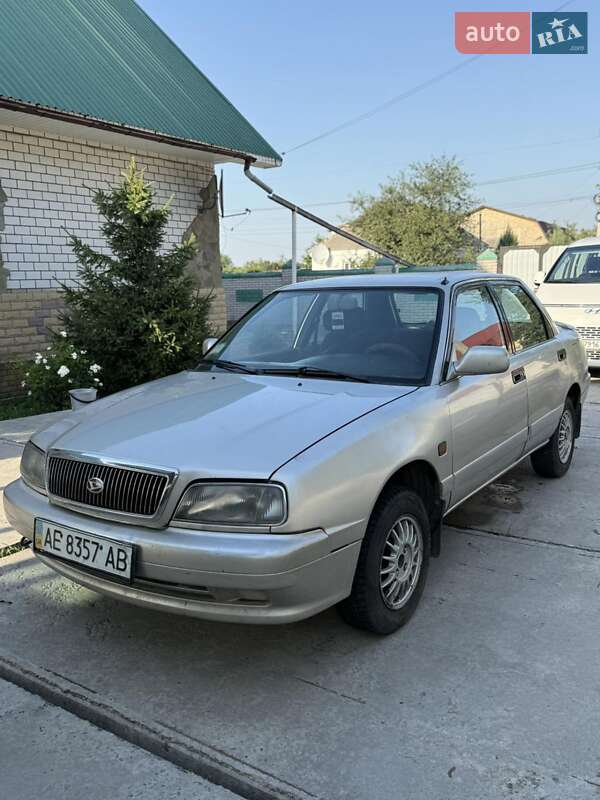 Daihatsu Applause 1999