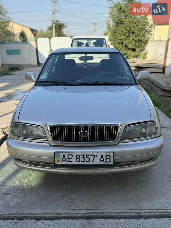 Лифтбек Daihatsu Applause 1999 в Днепре