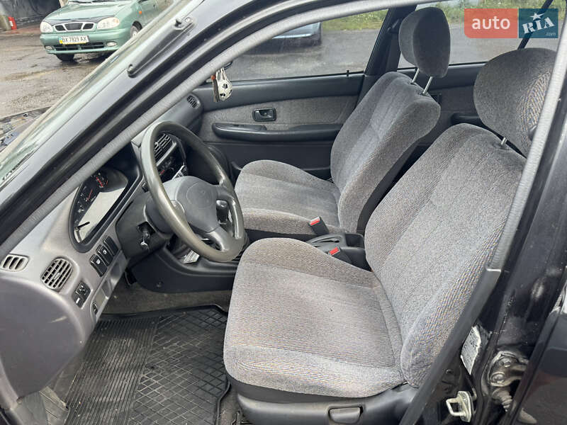 Седан Daihatsu Charade 1996 в Хмельницком