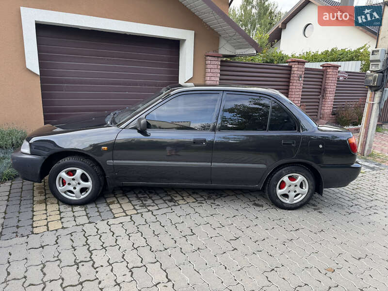 Седан Daihatsu Charade 1996 в Хмельницком
