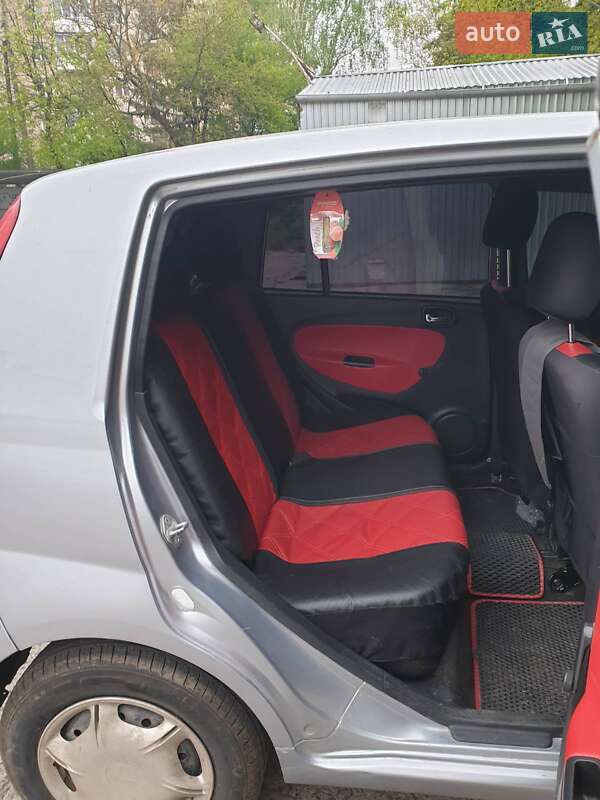 Хэтчбек Daihatsu Cuore 2005 в Ровно