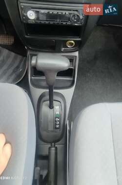 Хэтчбек Daihatsu Cuore 2004 в 