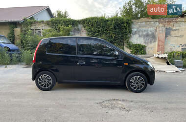 Хэтчбек Daihatsu Cuore 2004 в 