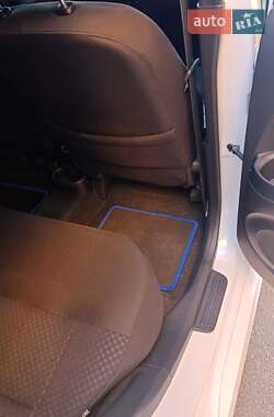 Хетчбек Daihatsu Materia 2009 в 