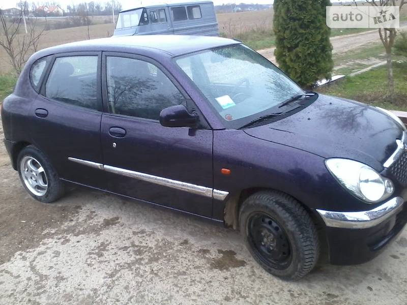 Хэтчбек Daihatsu Sirion 2004 в Ивано-Франковске