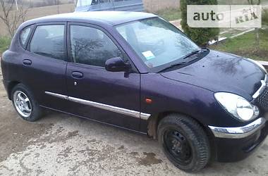 Хетчбек Daihatsu Sirion 2004 в Івано-Франківську