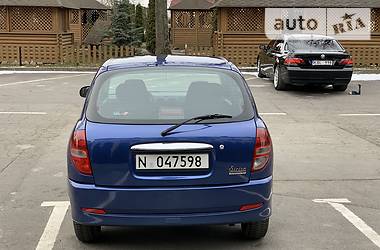 Хэтчбек Daihatsu Sirion 2003 в Тернополе