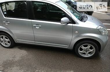 Хетчбек Daihatsu Sirion 2005 в 