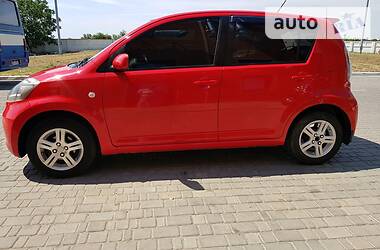 Хэтчбек Daihatsu Sirion 2006 в 