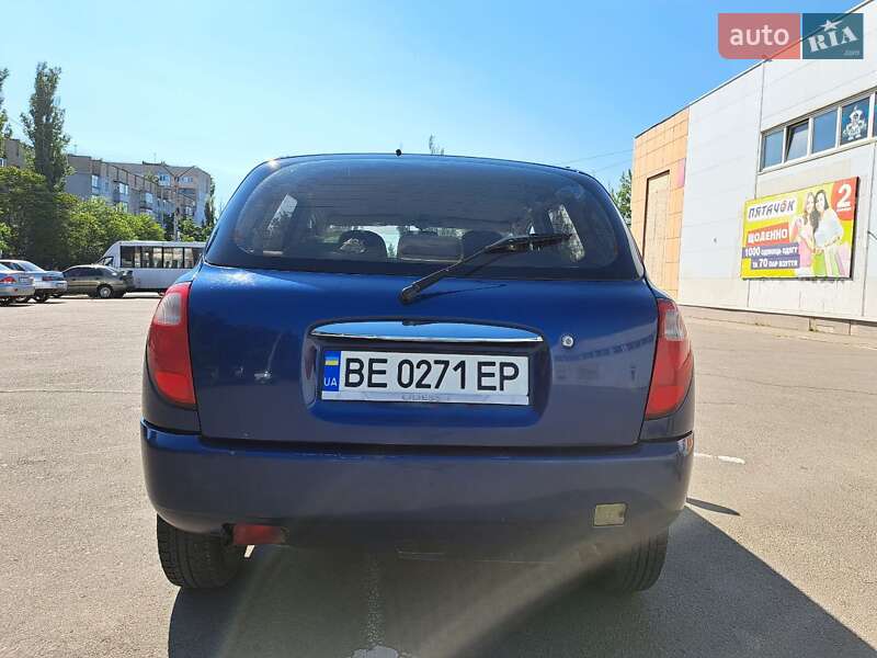 Хэтчбек Daihatsu Sirion 1999 в Николаеве