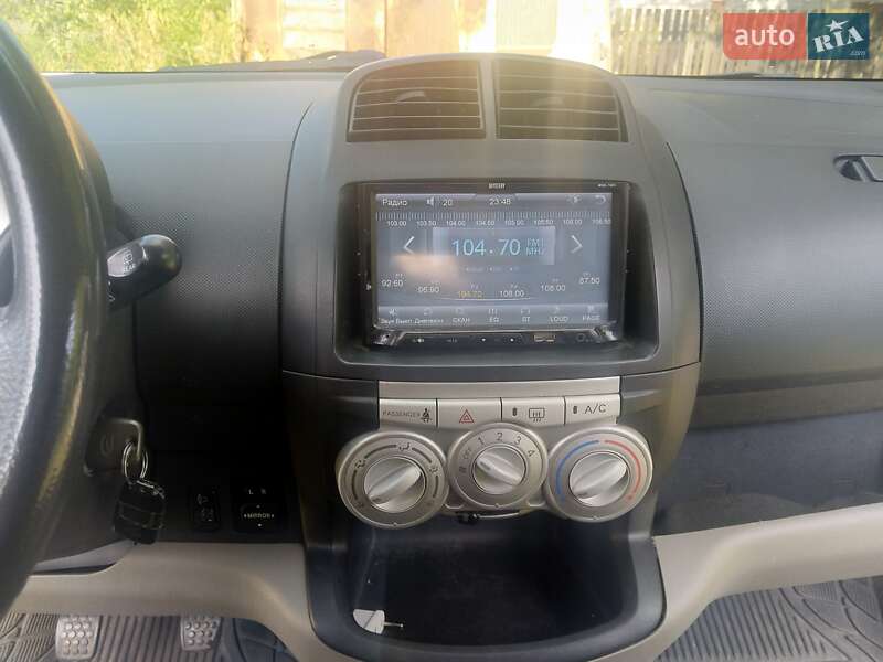 Хэтчбек Daihatsu Sirion 2006 в Миргороде