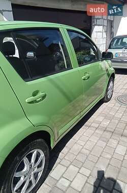 Хэтчбек Daihatsu Sirion 2005 в Ровно