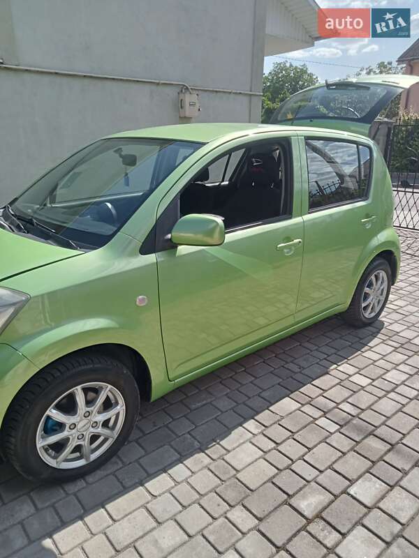 Хэтчбек Daihatsu Sirion 2005 в Ровно