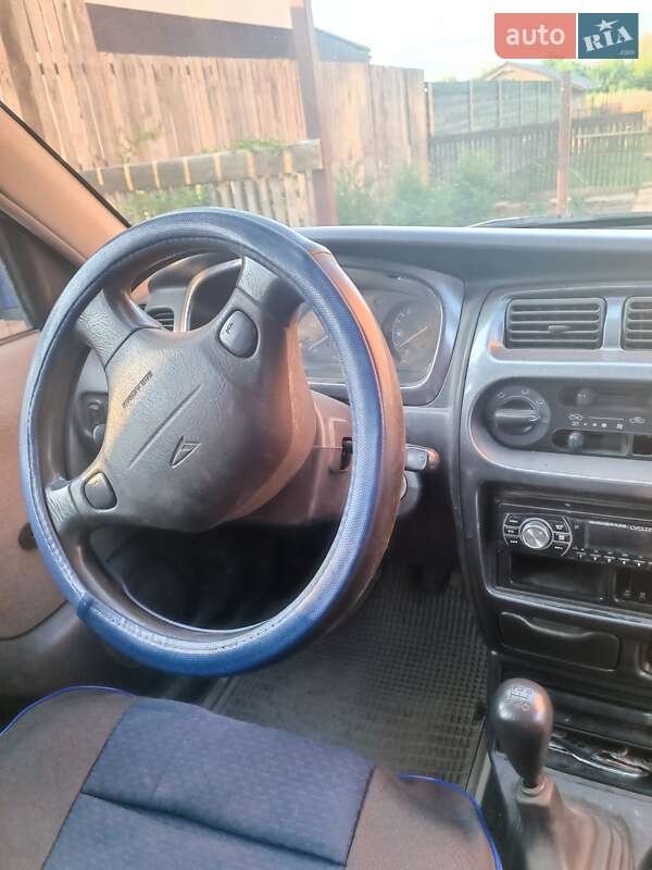 Хэтчбек Daihatsu Sirion 1998 в Харькове
