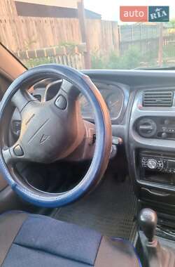Хэтчбек Daihatsu Sirion 1998 в 