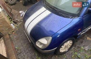 Хэтчбек Daihatsu Sirion 1998 в 