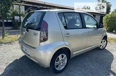 Хэтчбек Daihatsu Sirion 2009 в 