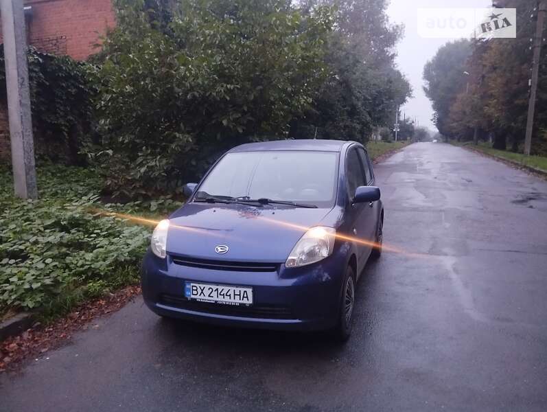Хетчбек Daihatsu Sirion 2005 в 