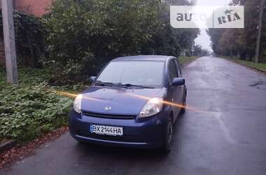 Хетчбек Daihatsu Sirion 2005 в 