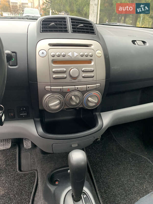 Хэтчбек Daihatsu Sirion 2010 в Ровно
