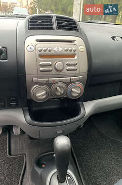 Хэтчбек Daihatsu Sirion 2010 в 
