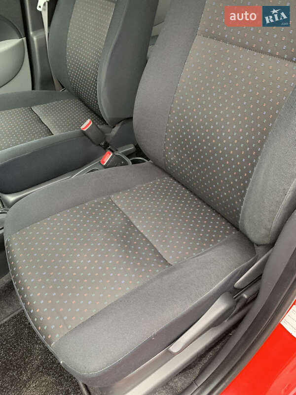 Хэтчбек Daihatsu Sirion 2010 в Ровно
